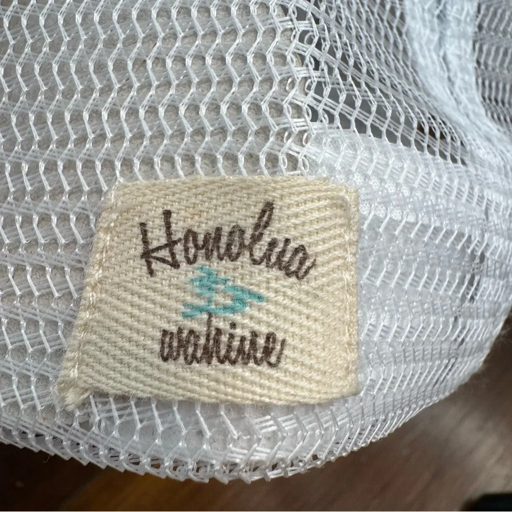 Honolua Wahine Hawaii Snapback Trucker Hat White Rainbow Mesh Vacation NWT